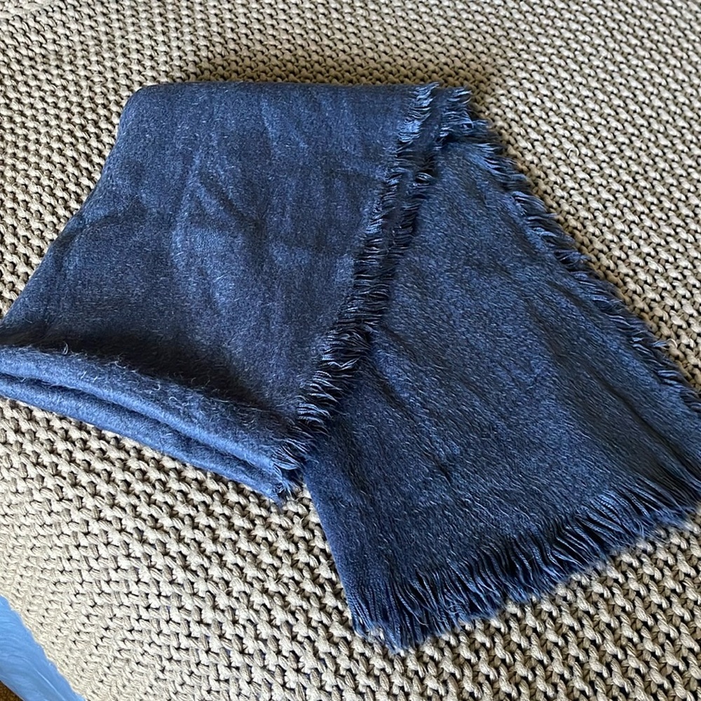Soft and cozy navy winter scarf - excellent pre-owned condition